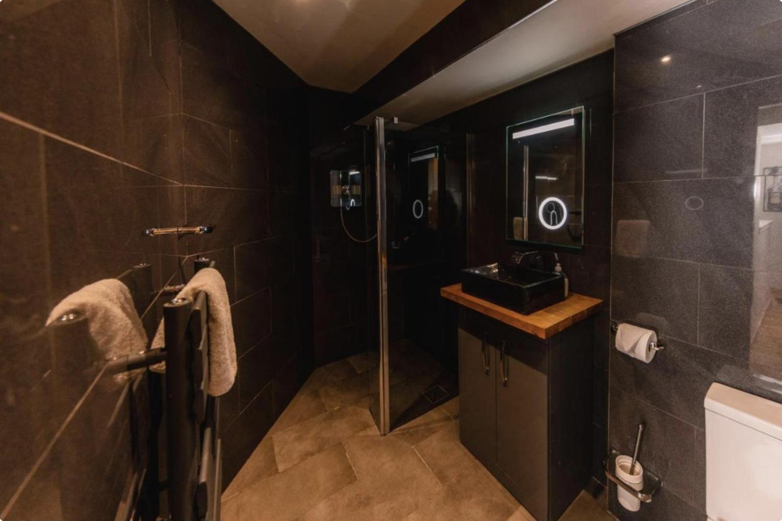 Superb Luxury Apartment By Canal - Central Edimburgo Exterior foto